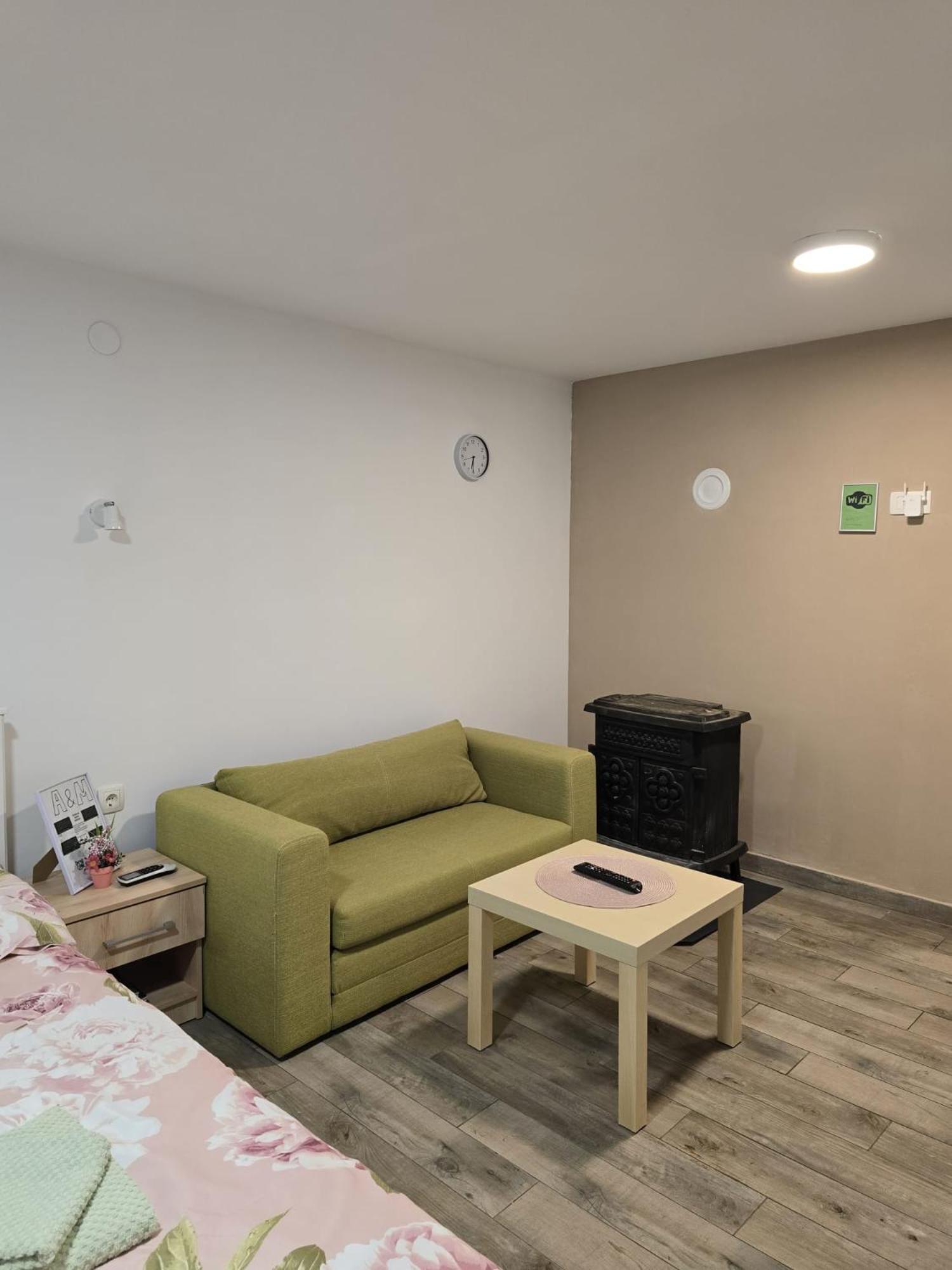 A&M Studio Apartman โอโทชาส ภายนอก รูปภาพ